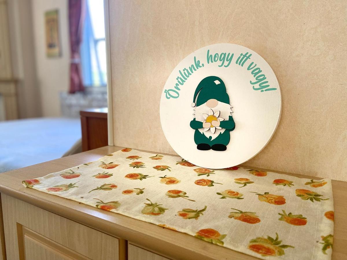 Kisvakond Vendeghaz Appartement Jeno Buitenkant foto