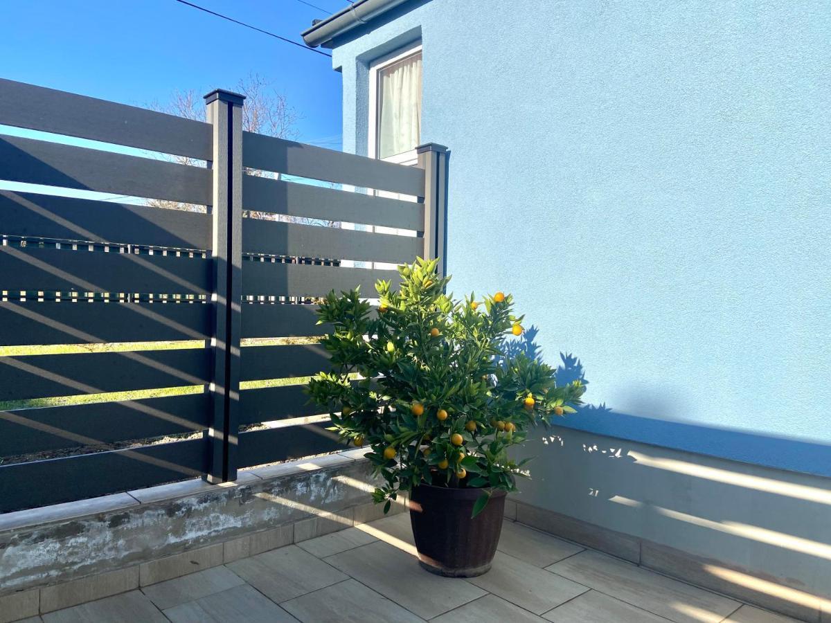 Kisvakond Vendeghaz Appartement Jeno Buitenkant foto